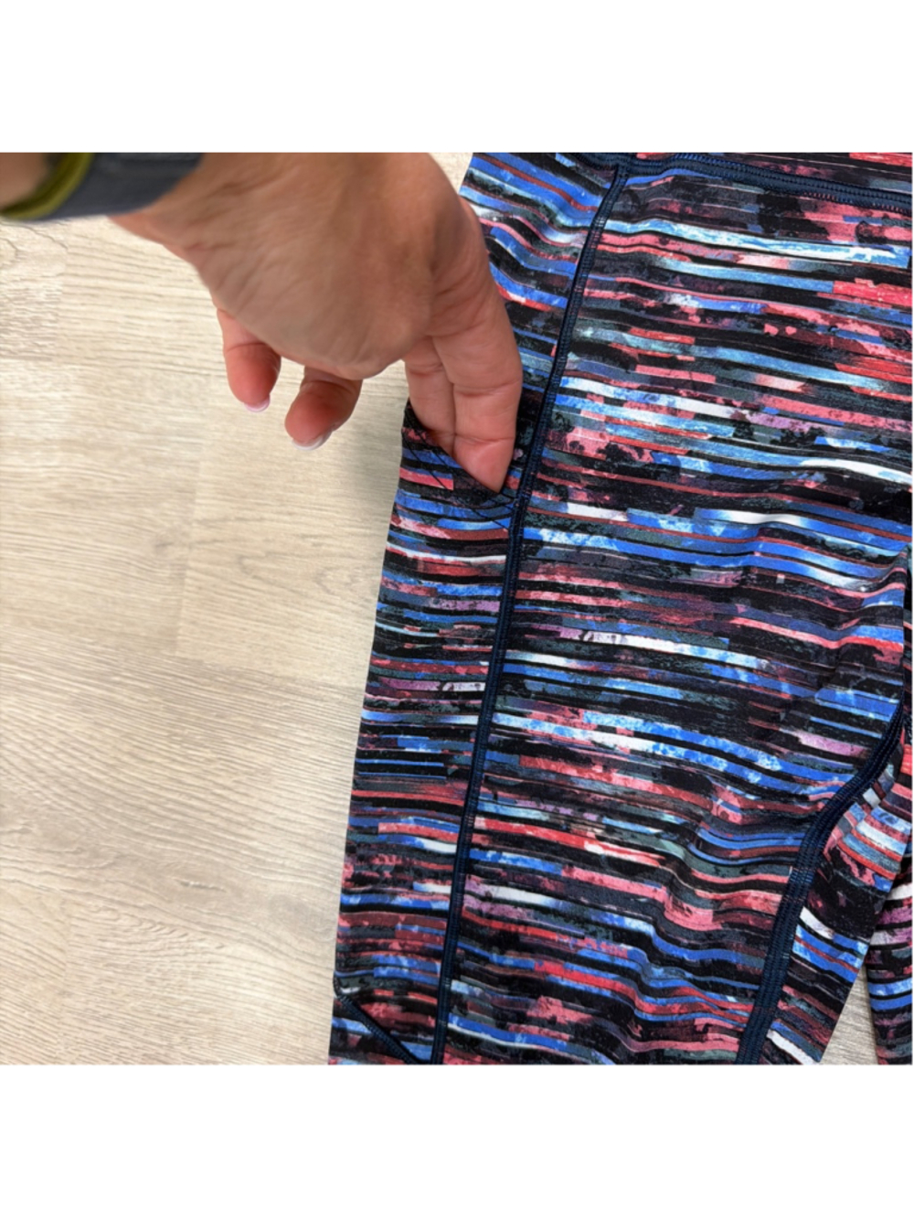 Lululemon Fast & Free 7/8 Tight II *Nulux 25"
Hinshu Alpine White Multi Sz 6! - Picture 8 of 13